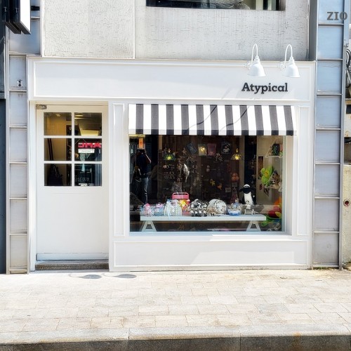 소품점 Atypical